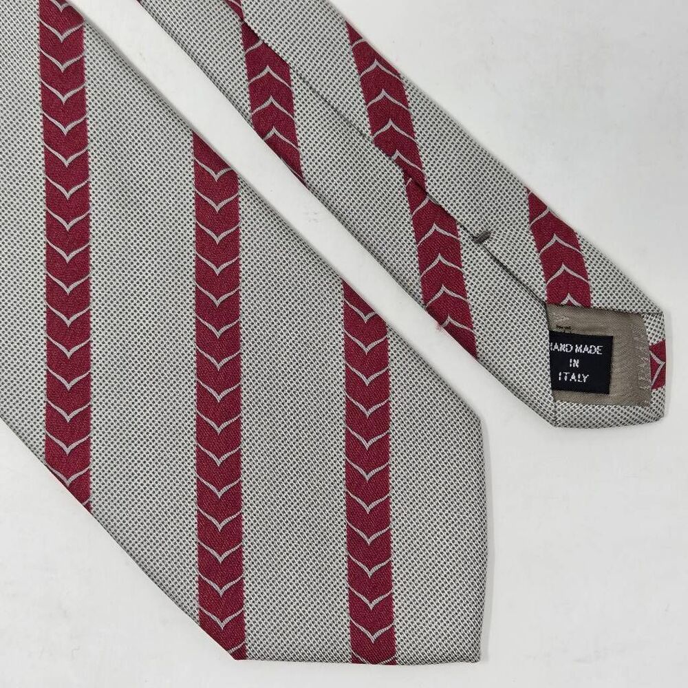 GIORGIO ARMANI SILK TIE GRAY RED TEXTURED CHEVRON STRIPE ITALY 3.75" X 59"